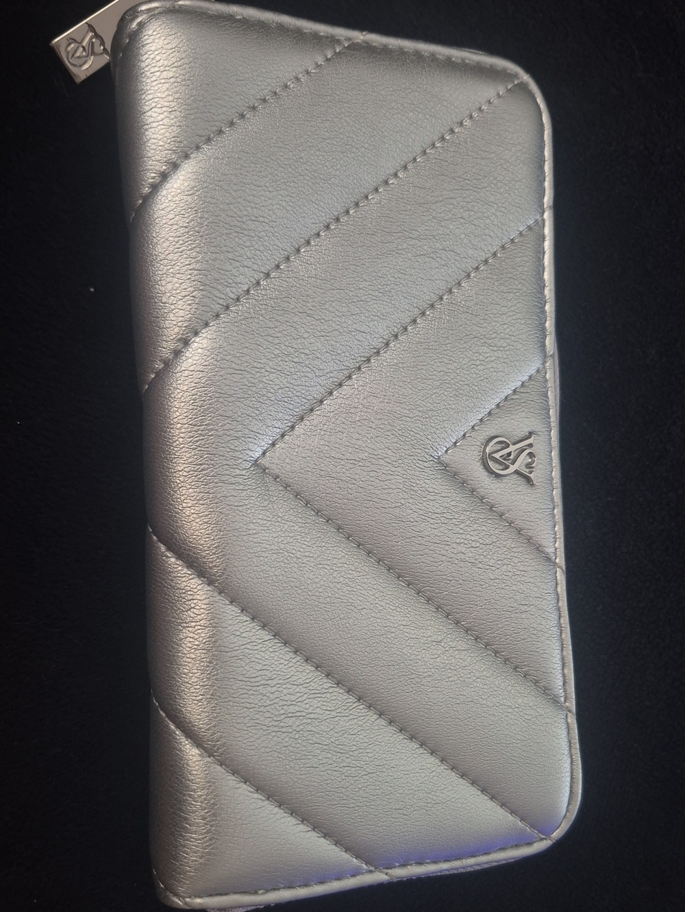 Victoria's Secret Metallic Silver Quilted Zip Wallet - Picture 1 of 4